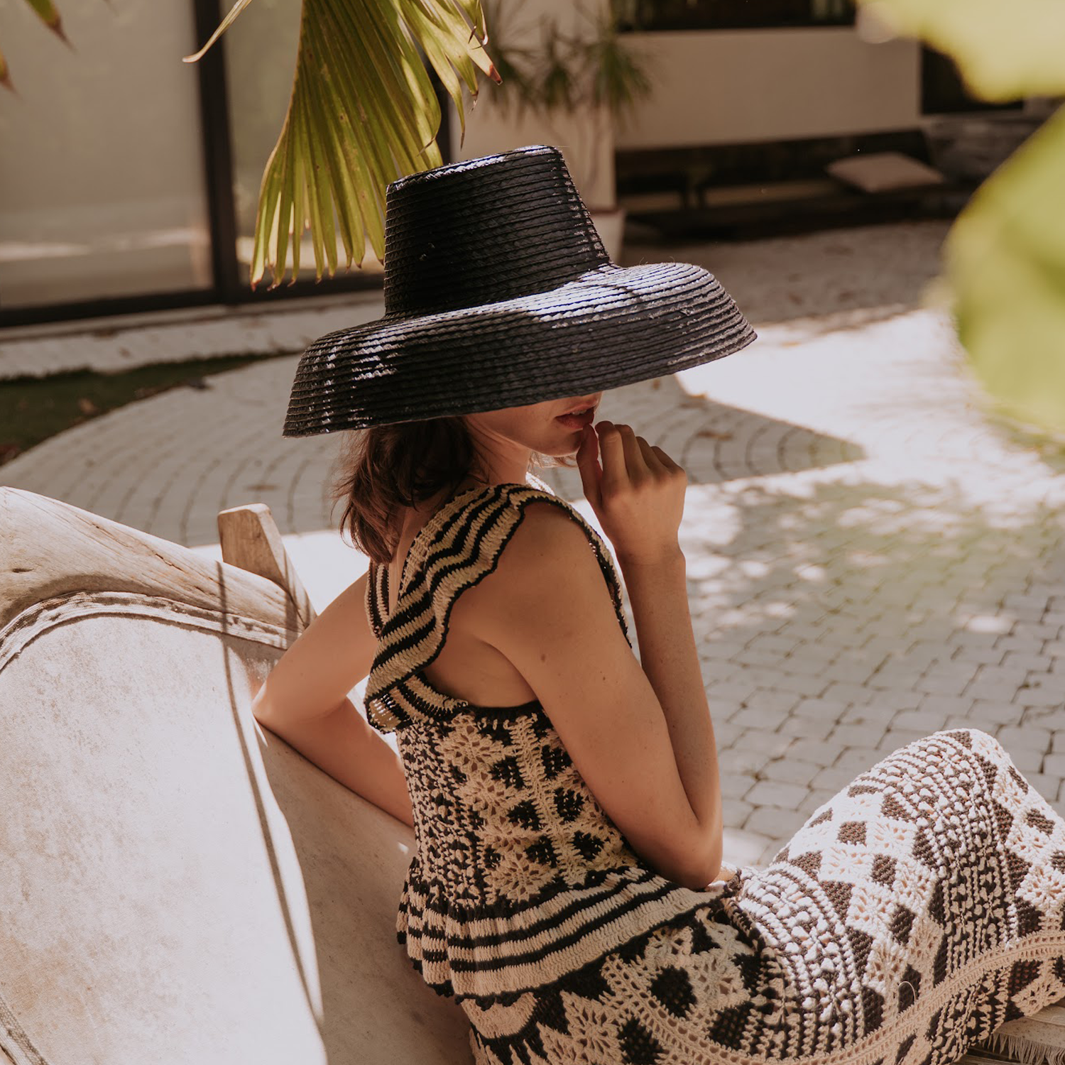 Wide-brimmed black straw hat made of natural mocora straw for stylish sun protection