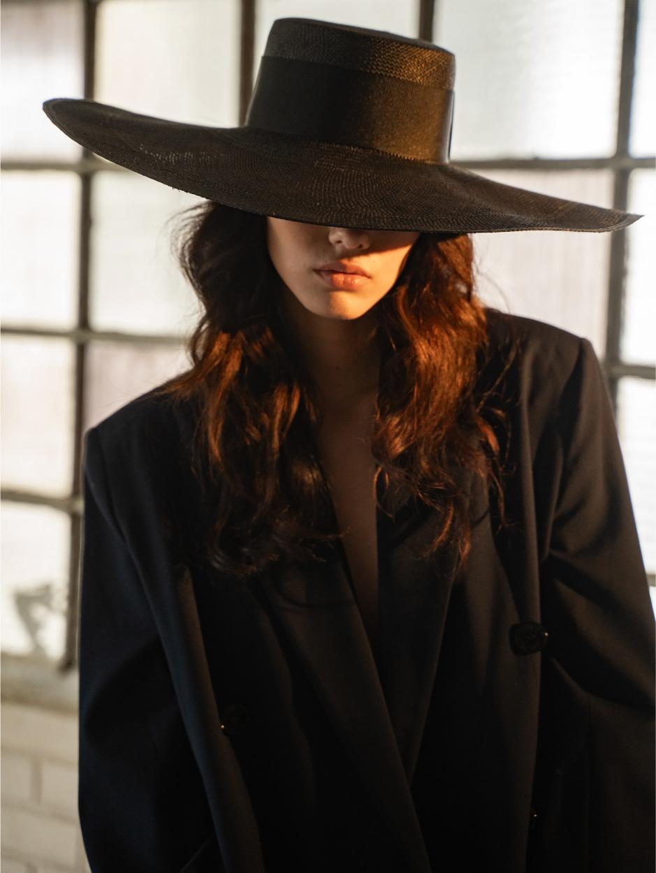 EXTRA WIDE BRIM