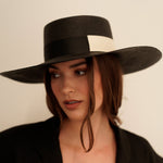 Black wide-brimmed hat made of natural toquilla straw from the Kuntur collection