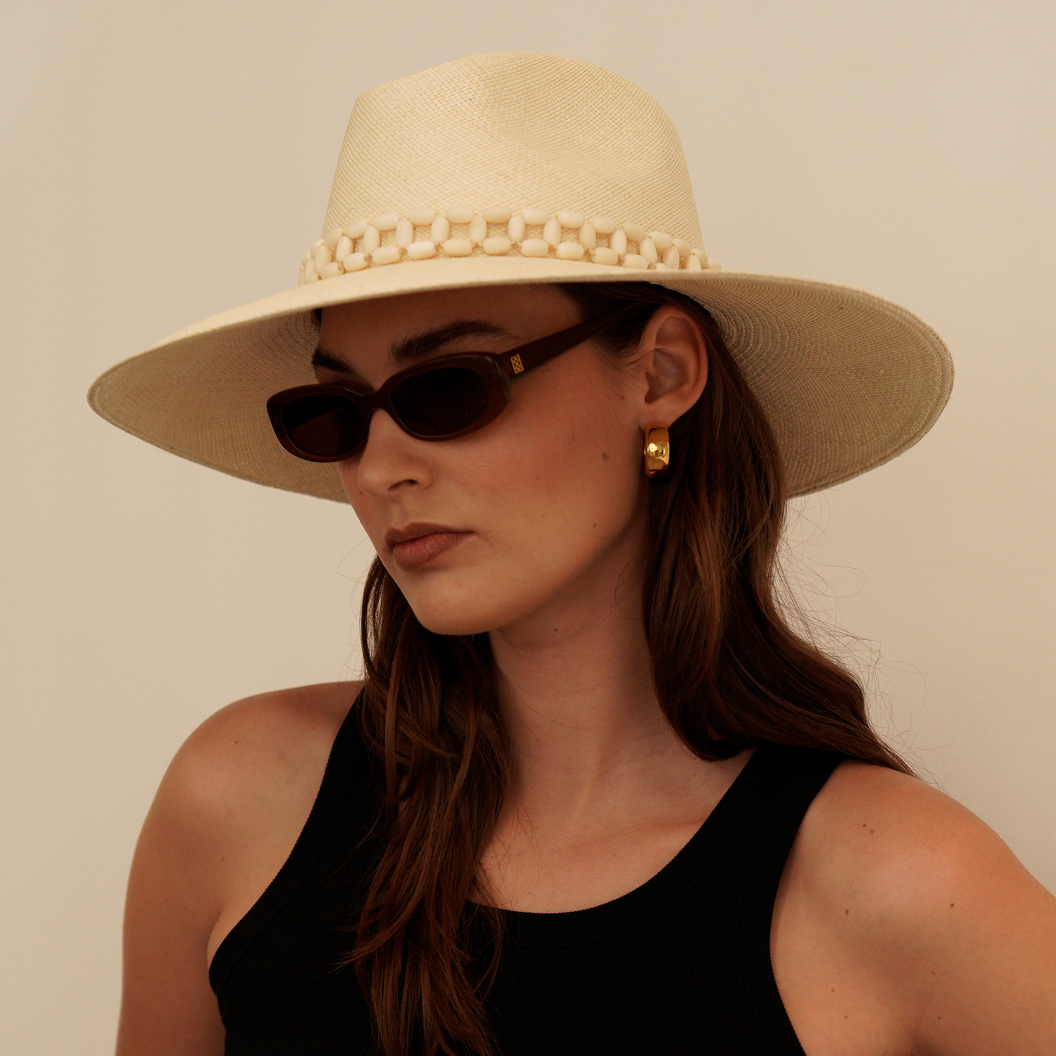 Peoni Wide Brim Hat made of natural toquilla straw for stylish sun protection