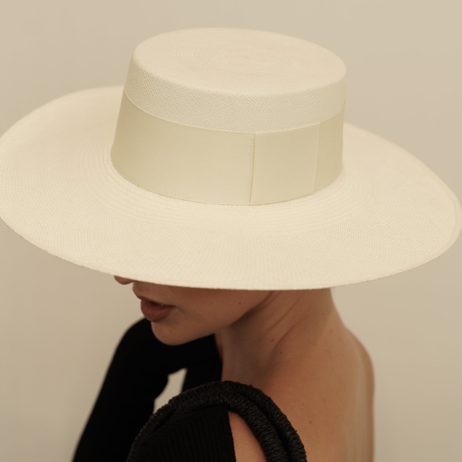 Wide-brimmed white Toquilla straw hat Pinta made from sustainable materials